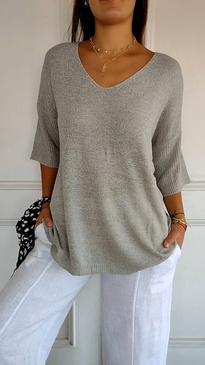 Suzie | Timeless V-Neck Top
